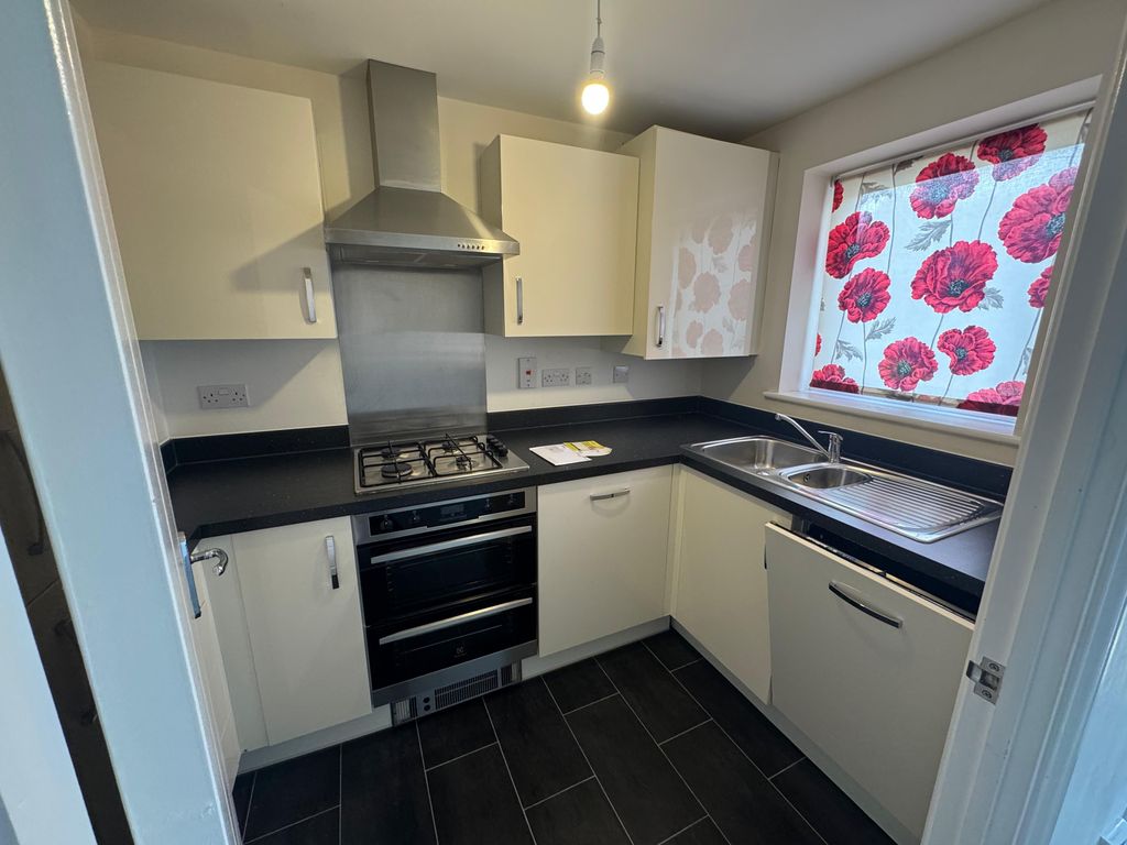 Property photo 3 of 10 Kitchen