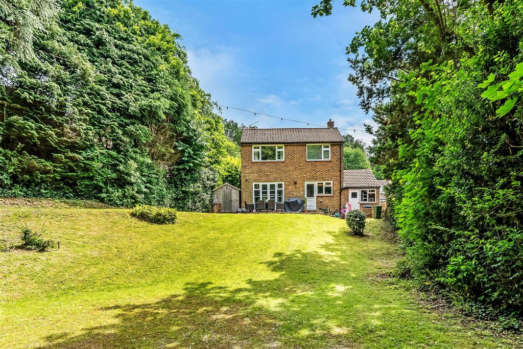Property photo 2 of 23 4-Woodland-Rise-24.Jpg
