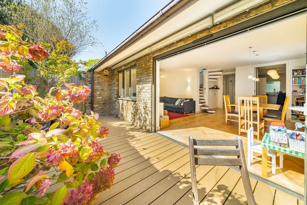 Property photo 2 of 11