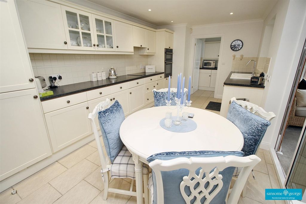 Property photo 3 of 22 Kitchen/Breakfast Room