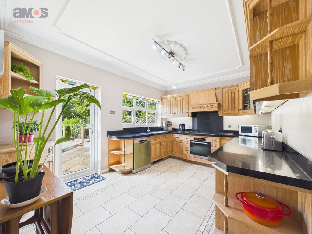 Property photo 2 of 27 3931015