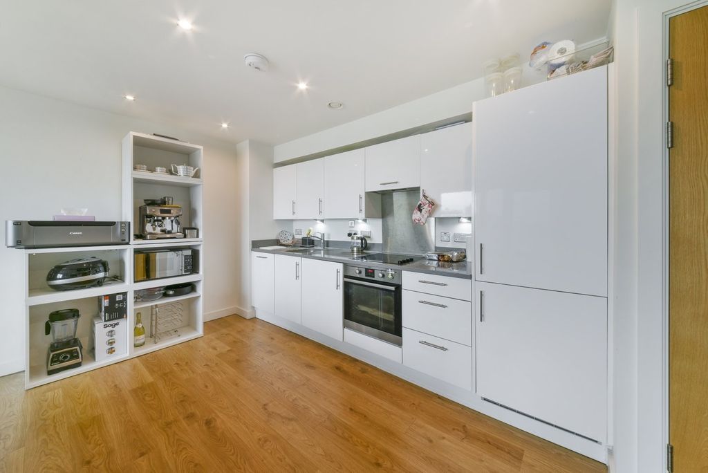Property photo 2 of 7 Kitchen