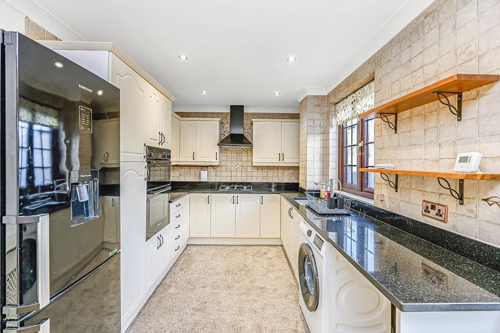 Property photo 2 of 20 40 Hatfields-16.Jpg