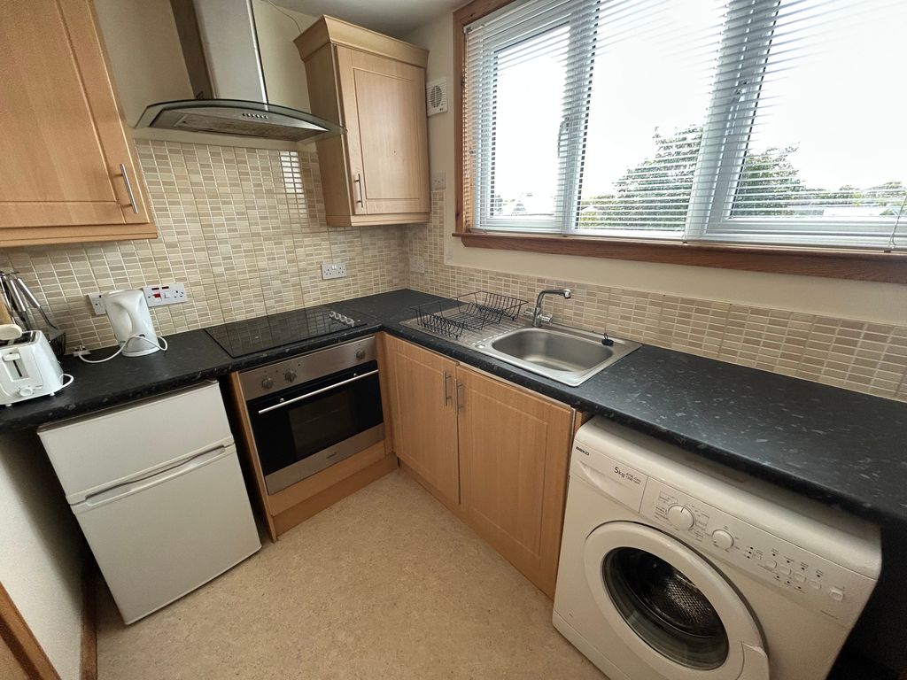 Property photo 3 of 12