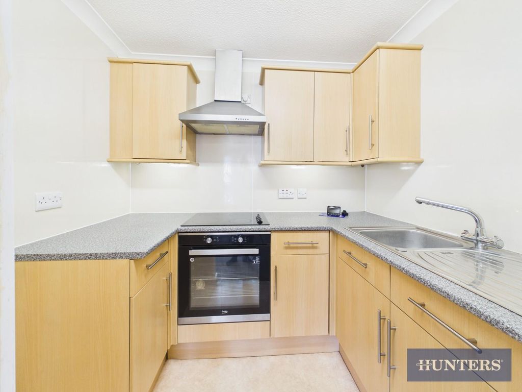 Property photo 3 of 8 Kitchen