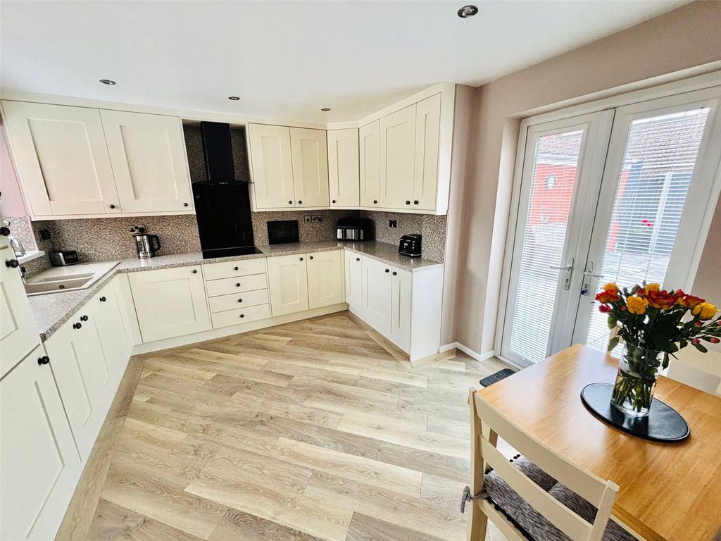 Property photo 3 of 12 Kitchen