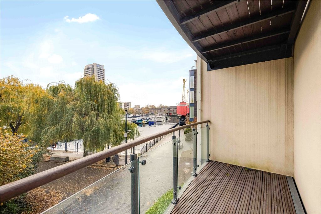 Property photo 3 of 16 Balcony