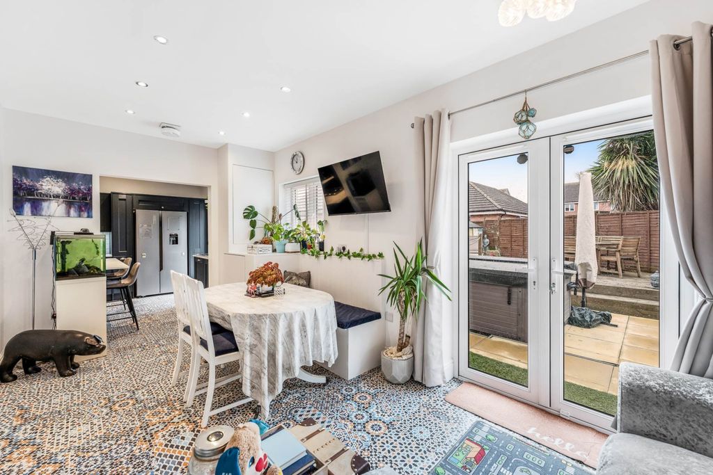 Property photo 3 of 31