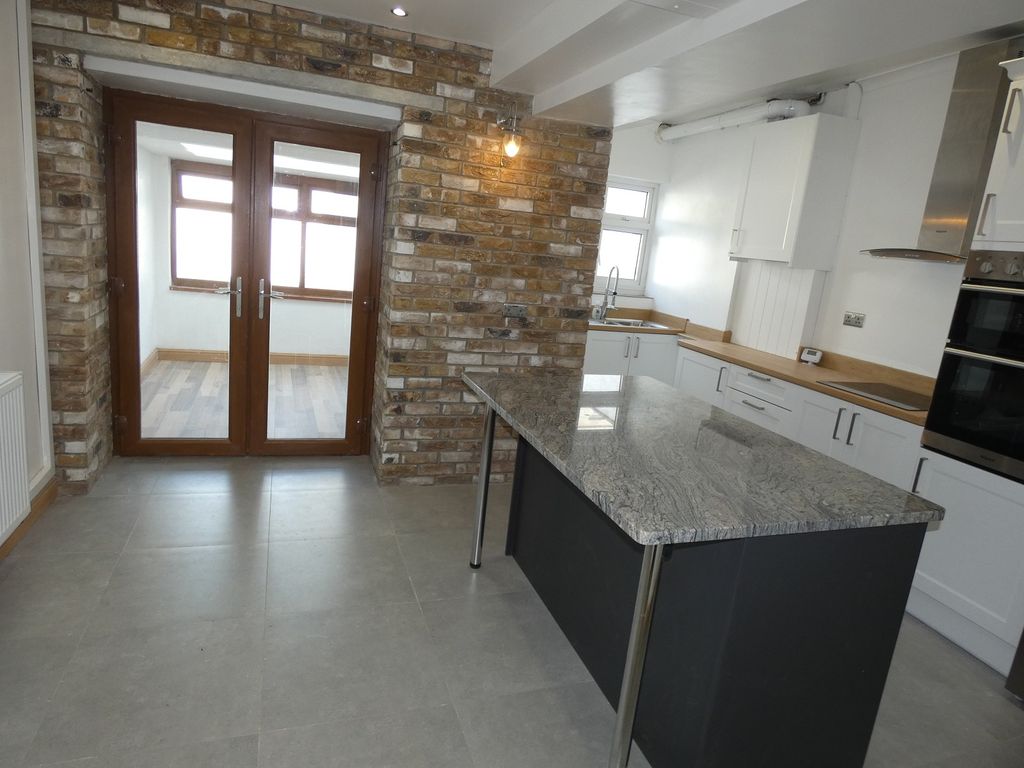 Property photo 3 of 14 Kitchen