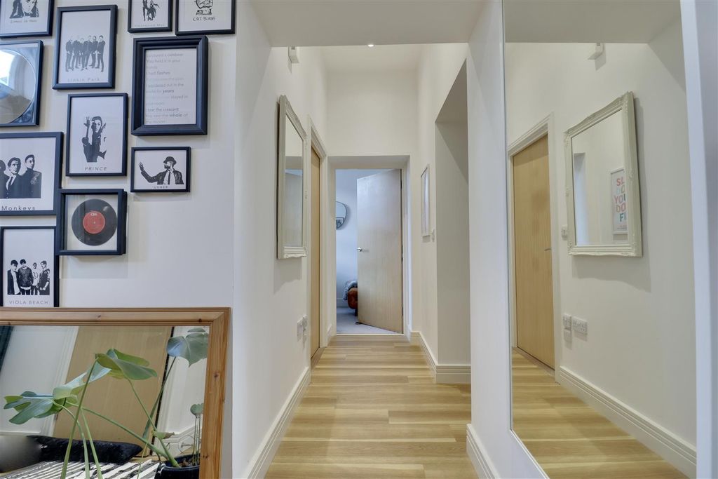 Property photo 3 of 17 Entrance