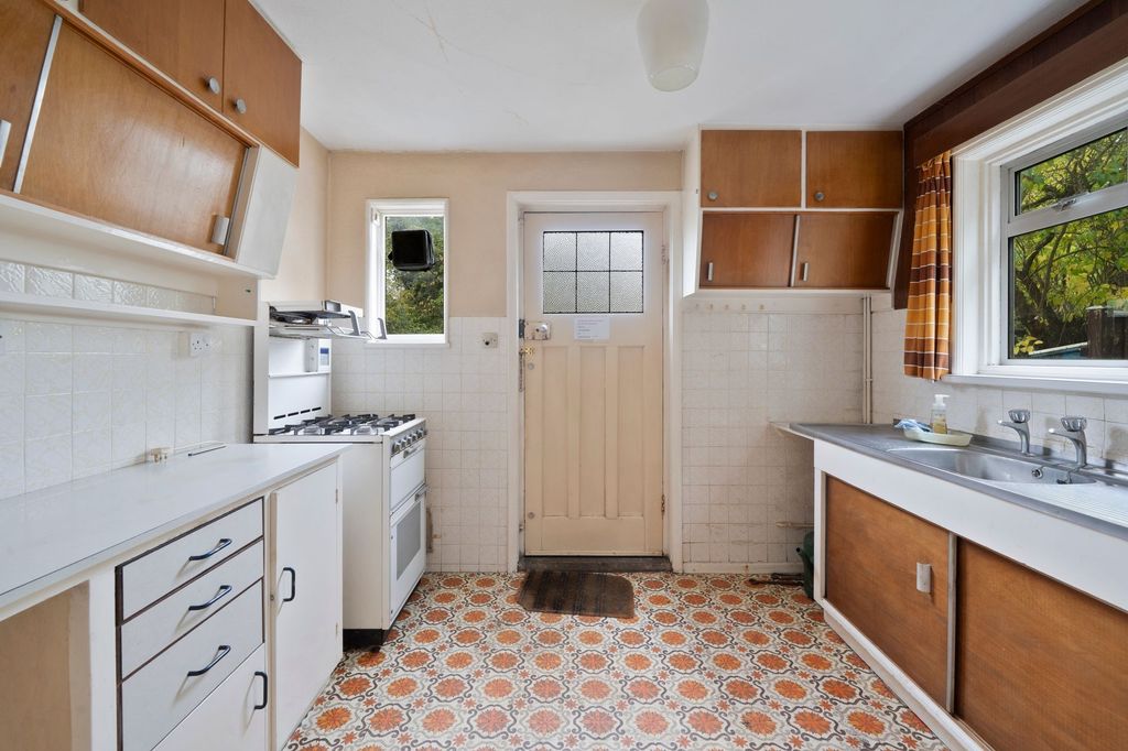 Property photo 2 of 20