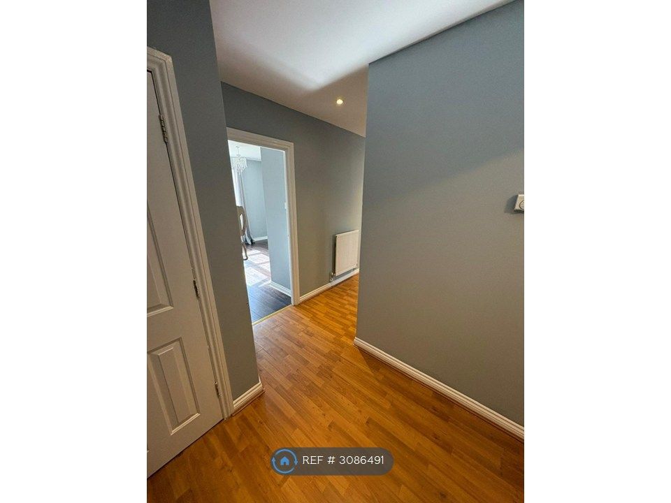 Property photo 3 of 17 Hall
