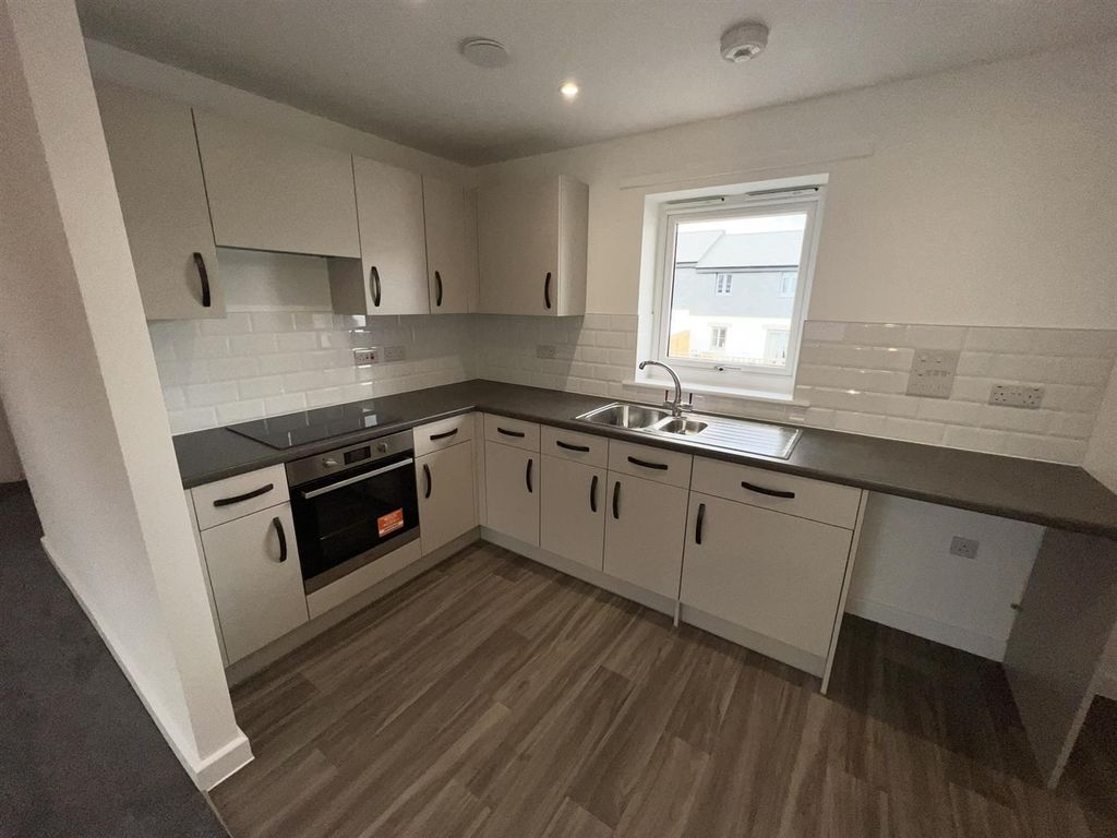Property photo 2 of 24 Kitchen
