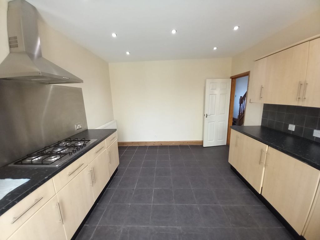 Property photo 2 of 17 9B09Bafd-02Bd-401E-80d3-c7c02011Eecd
