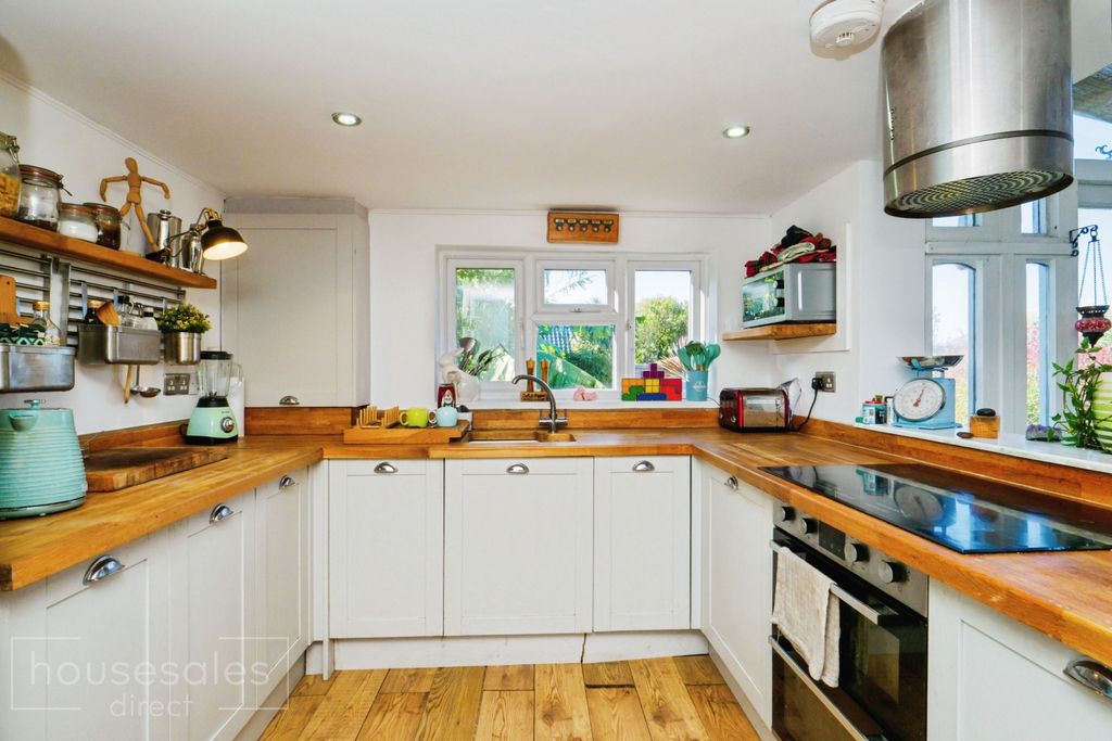 Property photo 3 of 19