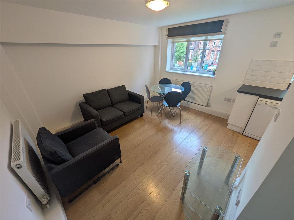 Property photo 2 of 13 Lounge