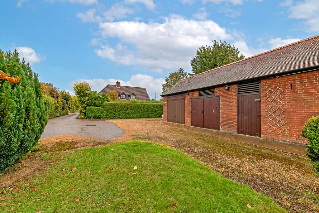 Property photo 3 of 33 Eyeworthhouse-19