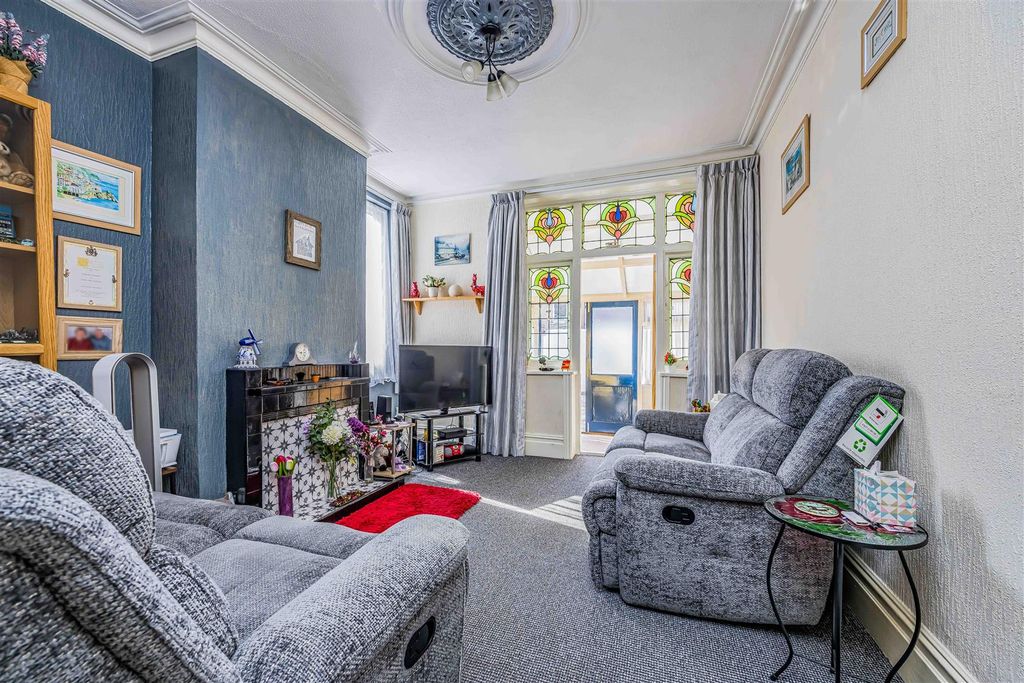 Property photo 2 of 18 306 Powerscourt Road, Fratton-Small-Porticomarketi