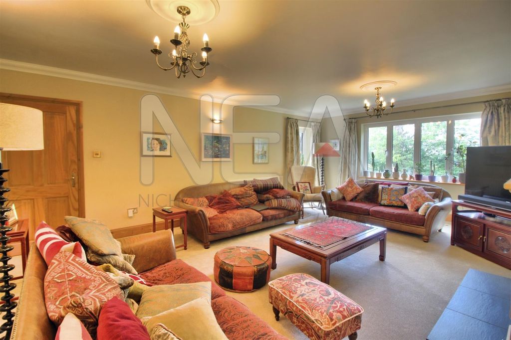 Property photo 3 of 43 Living Room