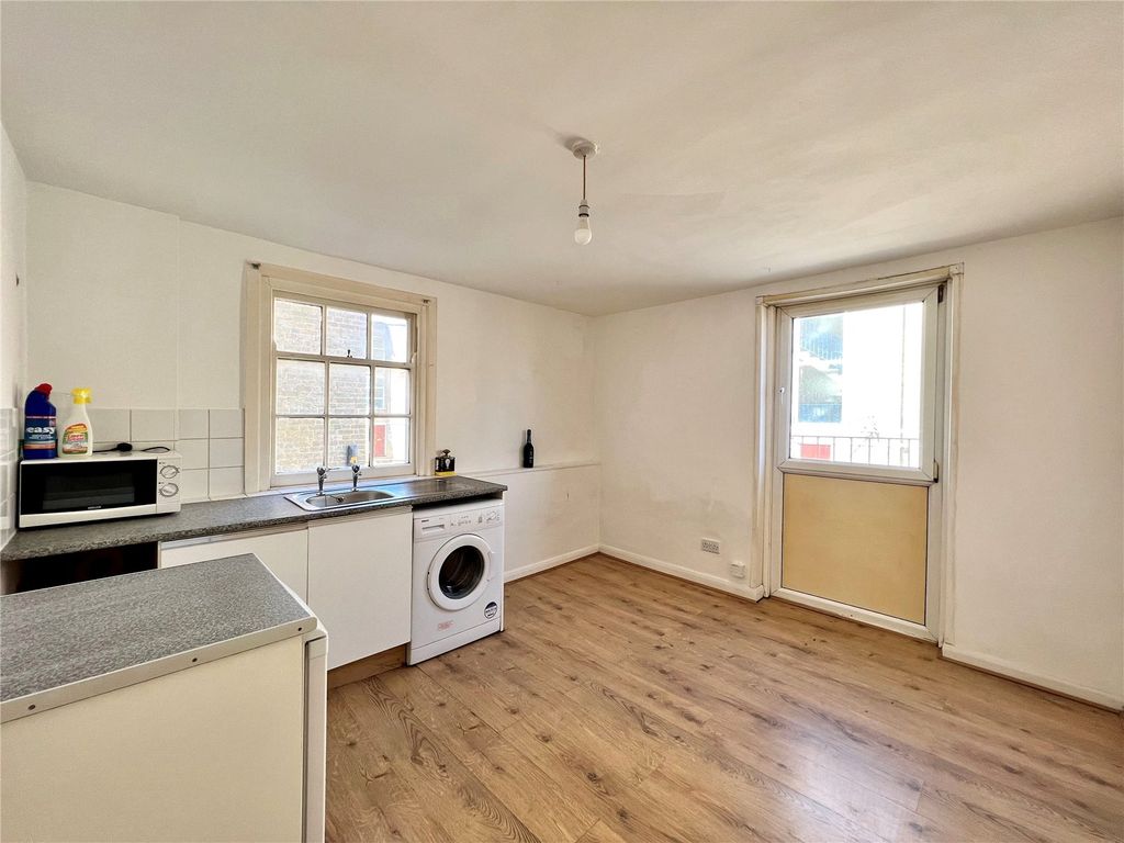 Property photo 3 of 8 Picture No. 04