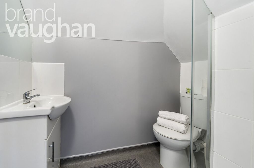 Property photo 3 of 13 Ensuite Shower