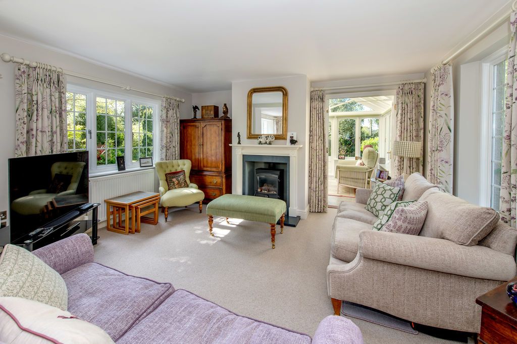 Property photo 3 of 35 Sitting Room