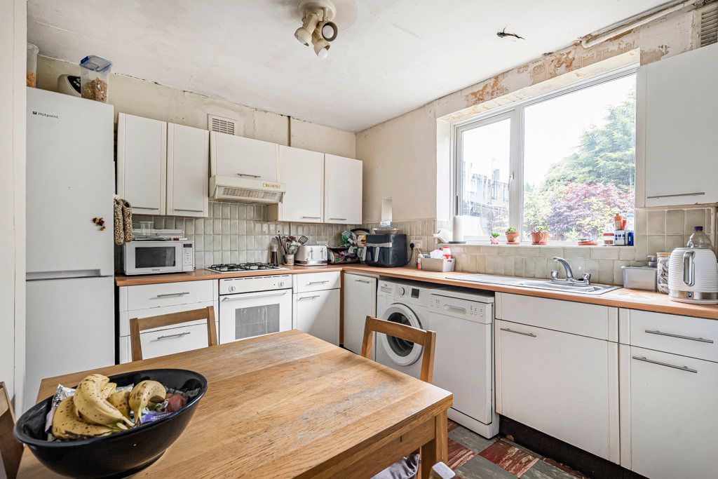 Property photo 3 of 16 Kitchen