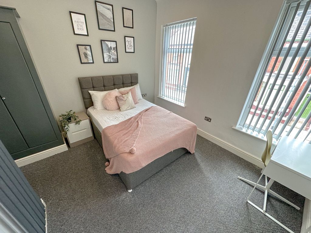 Property photo 2 of 9 26 Malden