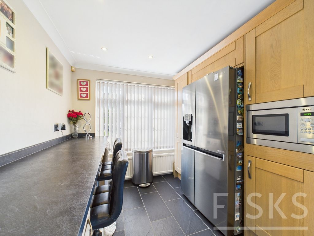 Property photo 3 of 25