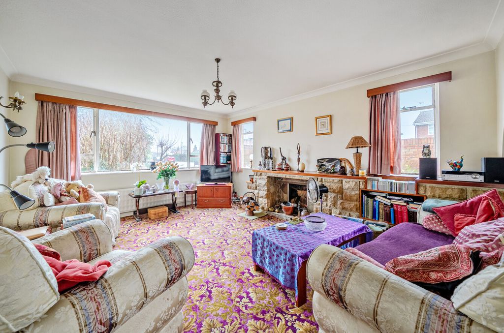 Property photo 2 of 12 1394190-16-694428...