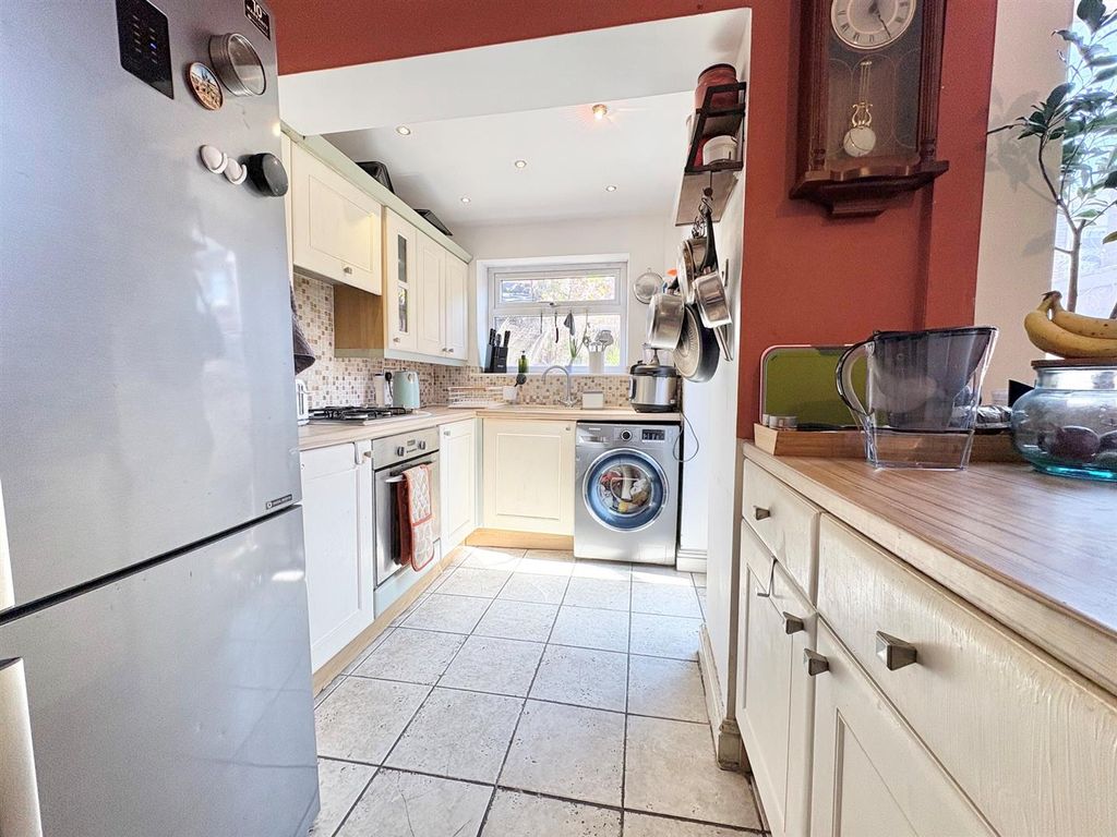 Property photo 3 of 11 Kitchen.Jpg