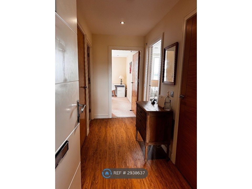 Property photo 2 of 9 Entrance Hallway