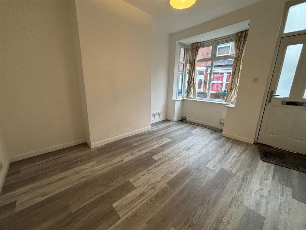 Property photo 2 of 6 Lounge 9.12.25.Jpg