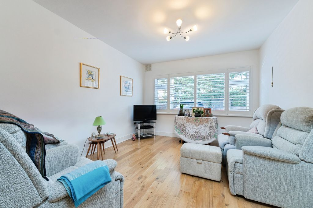 Property photo 2 of 15 Lounge