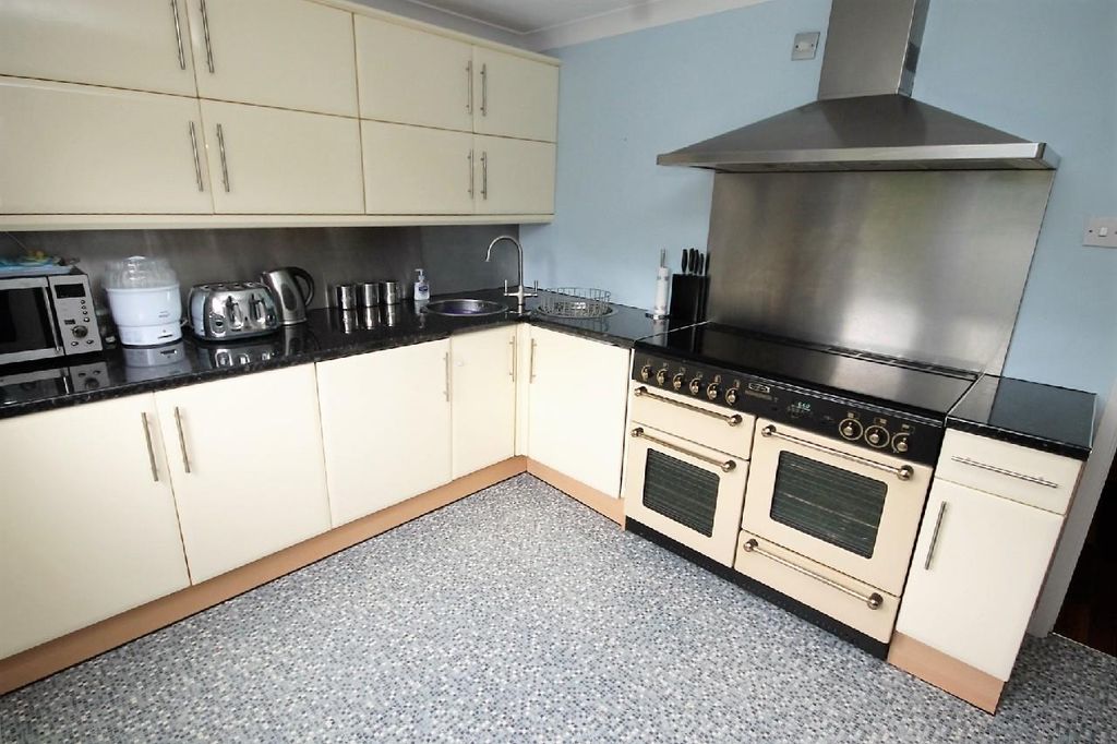 Property photo 3 of 5