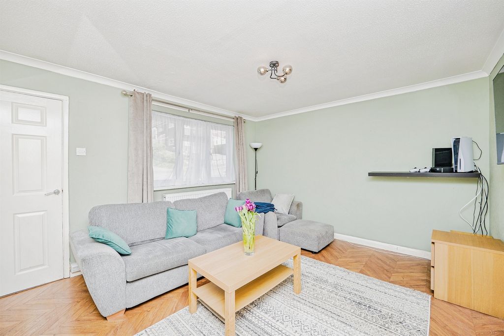 Property photo 3 of 35