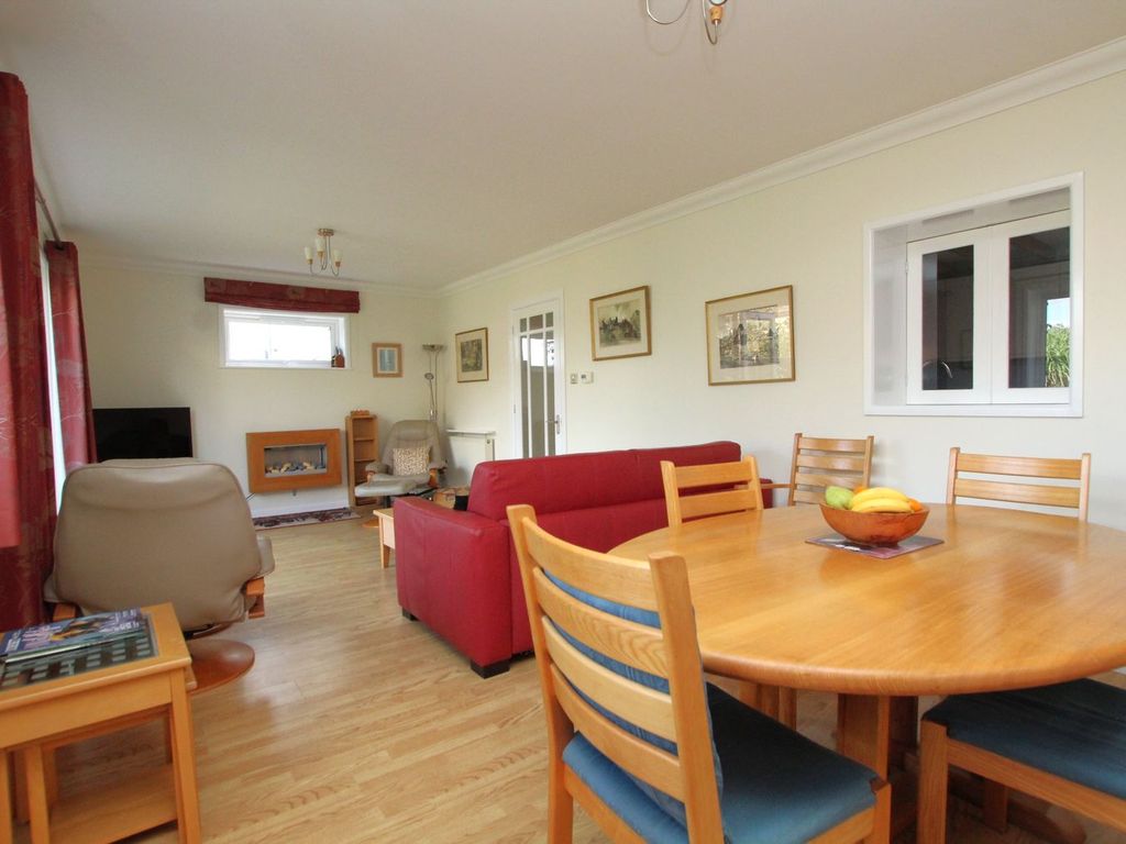 Property photo 3 of 32