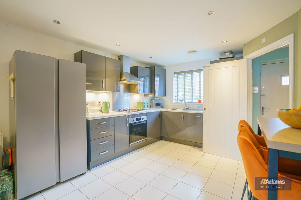 Property photo 2 of 31