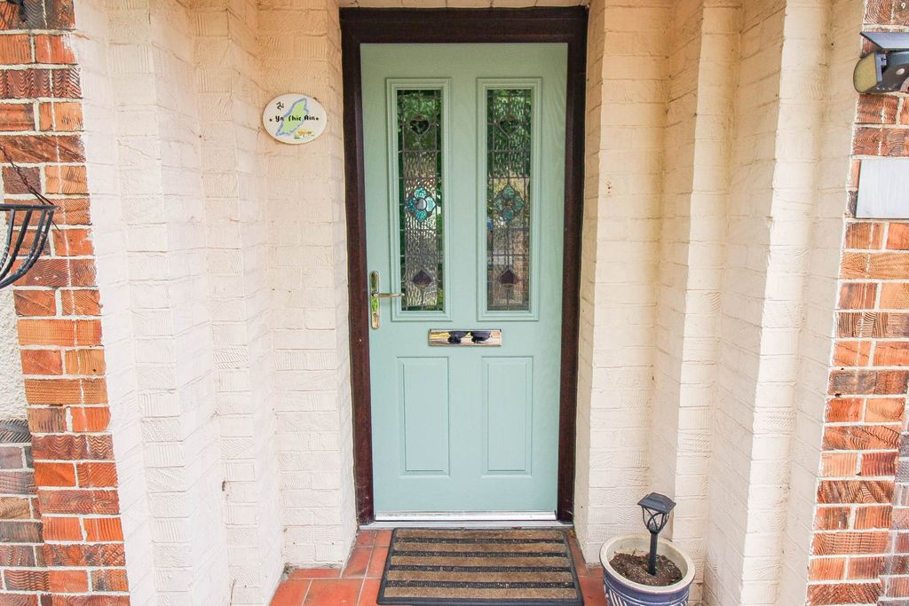 Property photo 2 of 21
