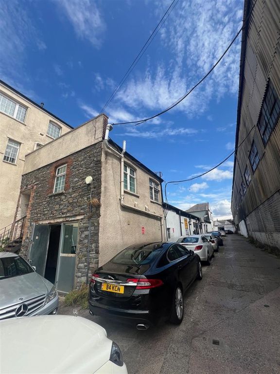 Property photo 1 of 8 Studio Front.Jpg