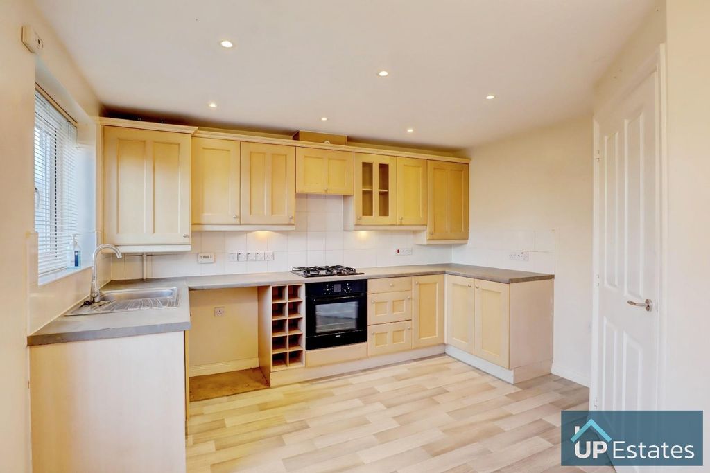 Property photo 3 of 14 Kitchen