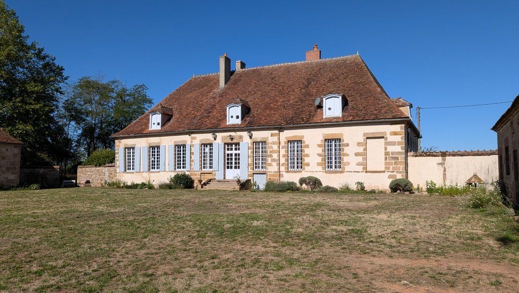 Property photo 1 of 26 Elegant 18th-Century Residence With 7 Ha And Outbuildings