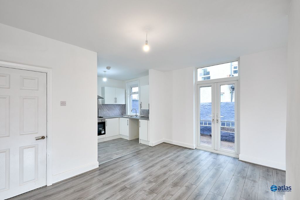 Property photo 2 of 15 Kitchen/Dining Area