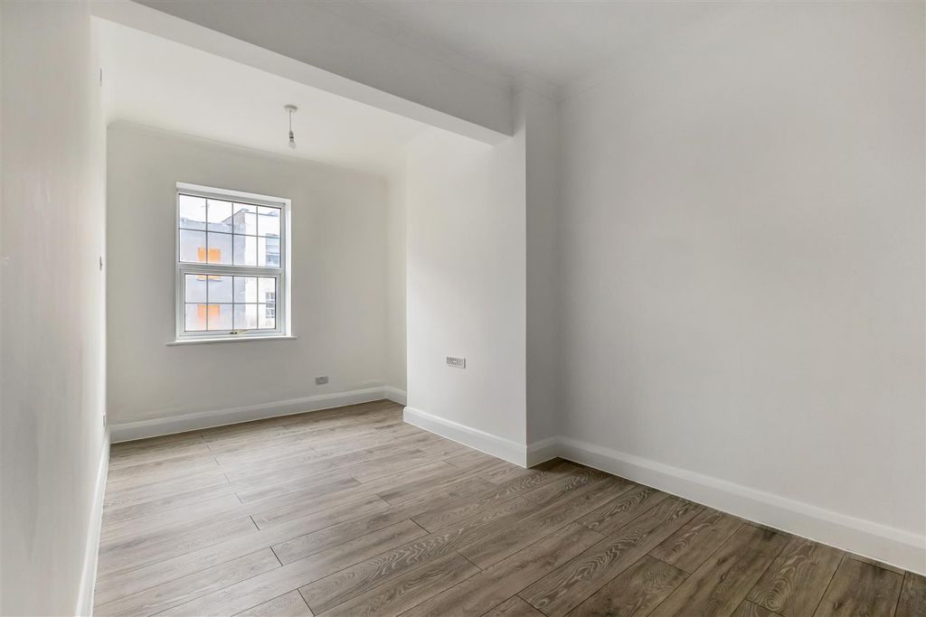 Property photo 3 of 6 102561_Flat 1 41A South End-7.Jpg