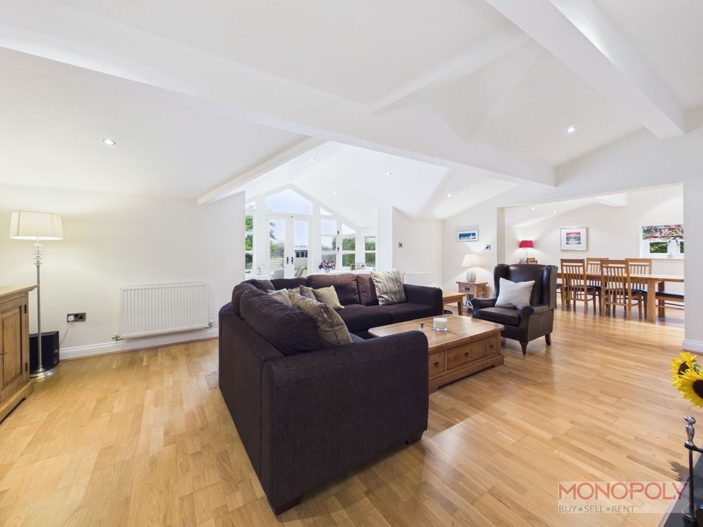 Property photo 3 of 32