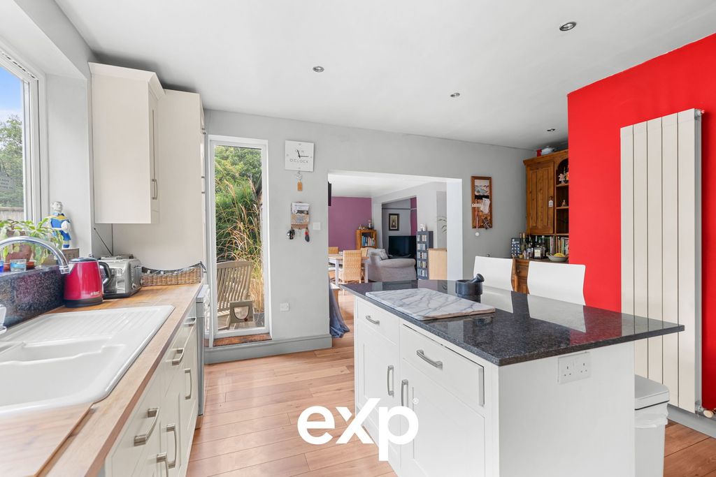 Property photo 1 of 33