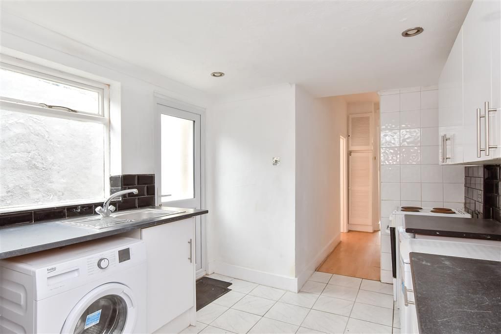 Property photo 1 of 11 Kitchen