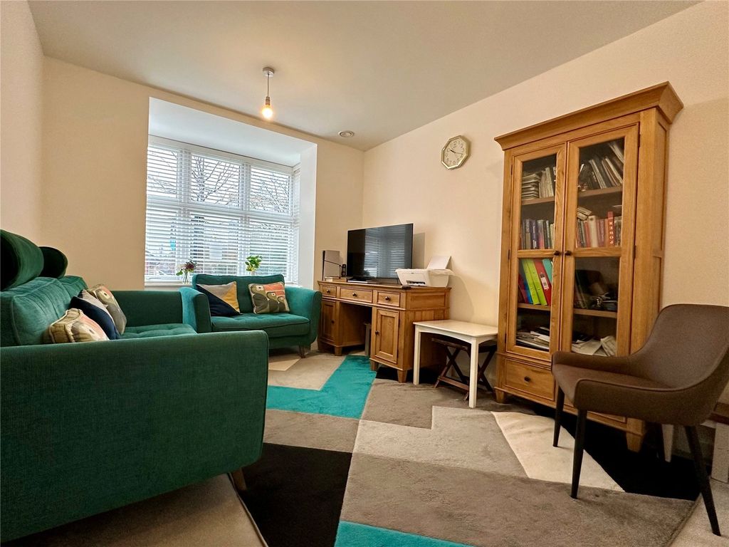 Property photo 2 of 18 Picture No. 12