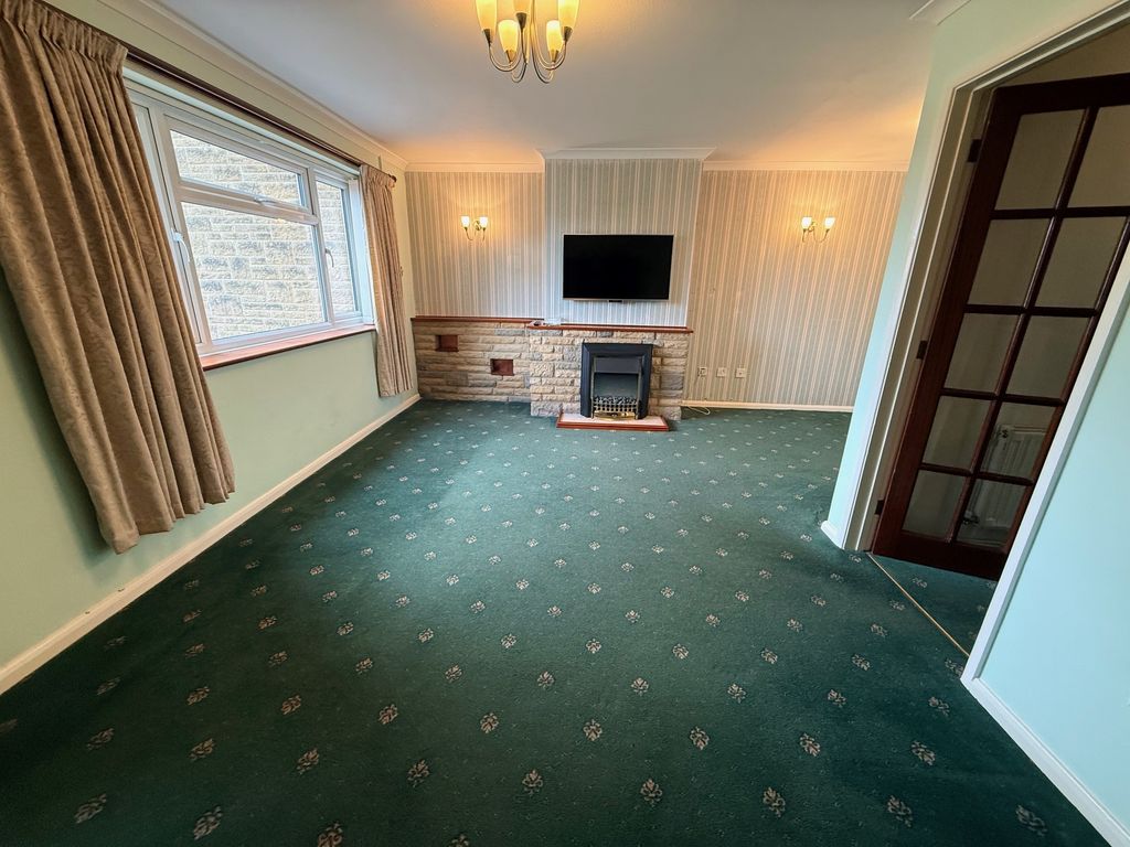 Property photo 3 of 15 Lounge