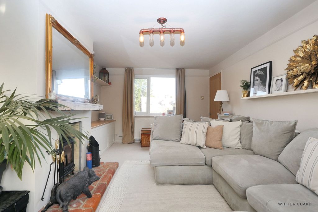 Property photo 3 of 12